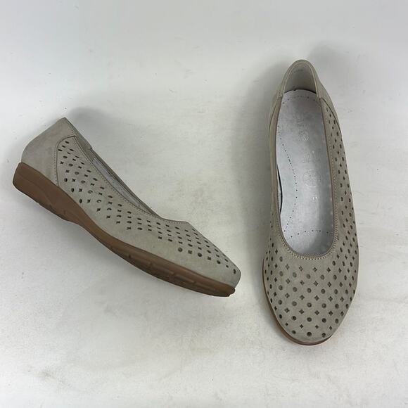Ara flats women’s size 8 light tan perforated leather slip on minimalist - Picture 1 of 9